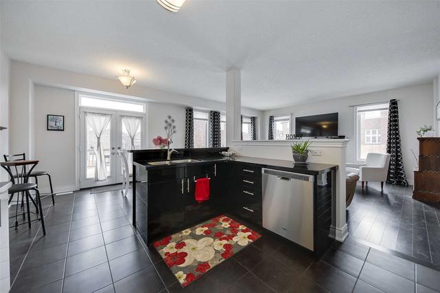 1054 Nantyr Dr, House detached with 3 bedrooms, 3 bathrooms and 4 parking in Innisfil ON | Image 4
