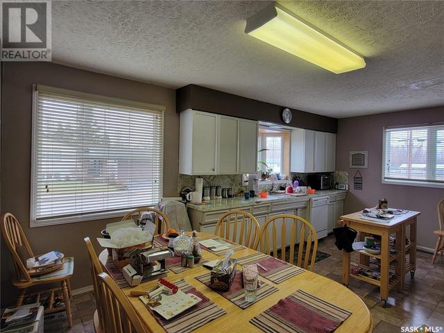 301 6th Ave E, House detached with 3 bedrooms, 2 bathrooms and null parking in Unity SK | Image 4