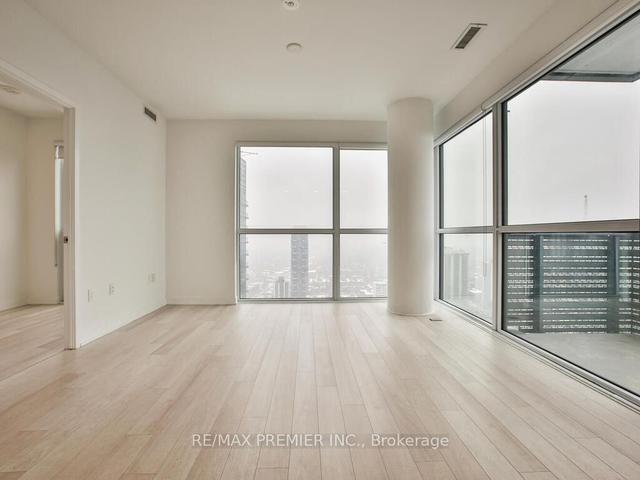 2909 - 39 Roehampton Ave, Condo with 3 bedrooms, 2 bathrooms and 1 parking in Toronto ON | Image 2