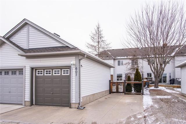 607 New Bedford Dr, House attached with 2 bedrooms, 1 bathrooms and 2 parking in Waterloo ON | Image 40