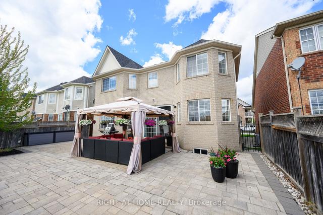 910 Cousens Terr, House detached with 4 bedrooms, 3 bathrooms and 6 parking in Milton ON | Image 29