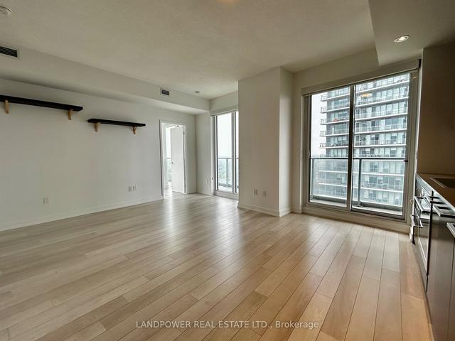 2303 - 117 Mcmahon Dr, Condo with 2 bedrooms, 2 bathrooms and 1 parking in Toronto ON | Image 10