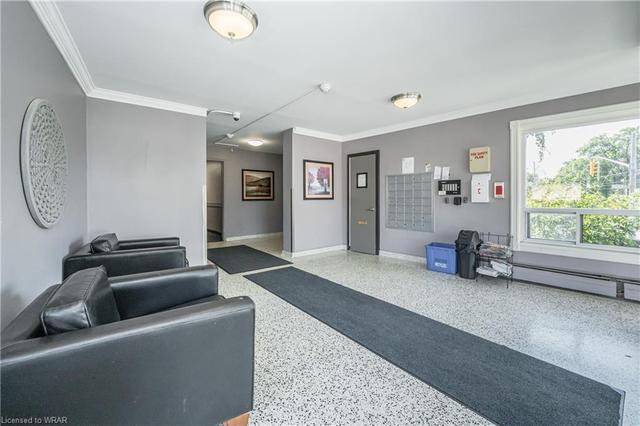 306 - 283 Fairway Road N, House attached with 2 bedrooms, 1 bathrooms and 1 parking in Kitchener ON | Image 3