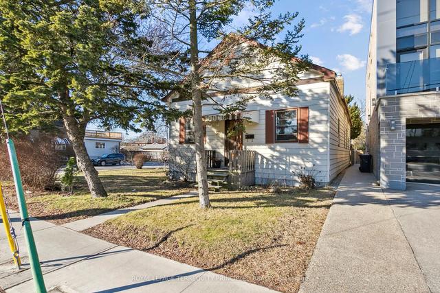 60 Thirtieth St, House detached with 4 bedrooms, 2 bathrooms and 9 parking in Toronto ON | Image 12