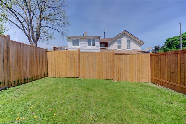 352 Dalhousie St, House detached with 6 bedrooms, 2 bathrooms and 2 parking in Brantford ON | Image 36