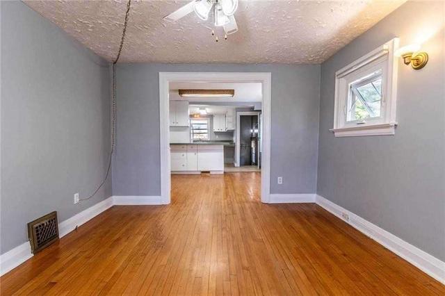 6113 Virginia St, House detached with 2 bedrooms, 2 bathrooms and 8 parking in Niagara Falls ON | Image 3