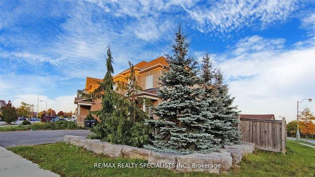 92 Kettlewell Cres, House detached with 3 bedrooms, 3 bathrooms and 12 parking in Brampton ON | Image 12