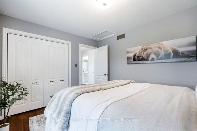 18 Mclachlan Pl, House detached with 3 bedrooms, 3 bathrooms and 4 parking in Guelph ON | Image 11