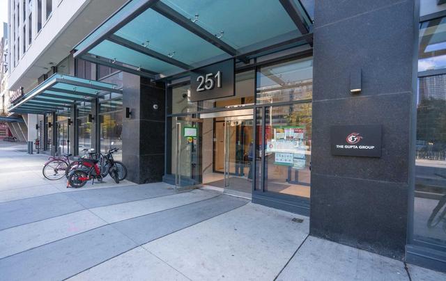 5008 - 251 Jarvis St, Condo with 2 bedrooms, 1 bathrooms and 0 parking in Toronto ON | Image 1