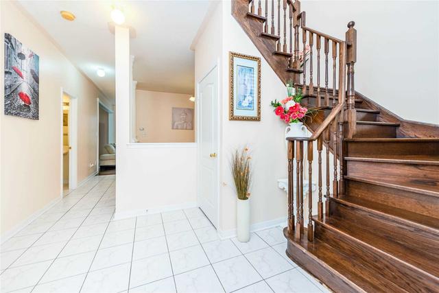 26 Hale Rd, House detached with 4 bedrooms, 3 bathrooms and 4 parking in Brampton ON | Image 4