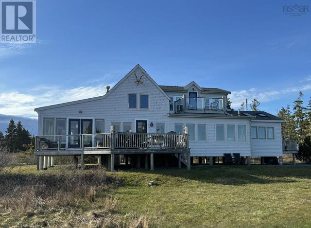 1049 Shore Rd, House detached with 3 bedrooms, 1 bathrooms and null parking in Queens NS | Image 1