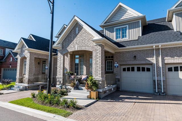 18 Bluestone Cres, Townhouse with 2 bedrooms, 3 bathrooms and 2 parking in Brampton ON | Image 1