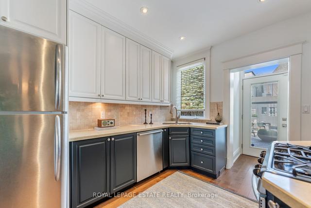 49 Kenilworth Ave, House detached with 4 bedrooms, 3 bathrooms and 2 parking in Toronto ON | Image 3