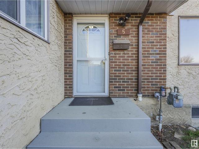 5 Willowdale Pl Nw, House attached with 3 bedrooms, 1 bathrooms and 2 parking in Edmonton AB | Image 1