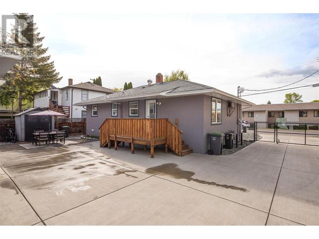 930 - 932 Lawson Ave, House detached with 6 bedrooms, 4 bathrooms and 5 parking in Kelowna BC | Image 20