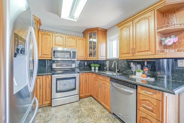 8 Daniele Ave N, House detached with 3 bedrooms, 3 bathrooms and 6 parking in New Tecumseth ON | Image 4