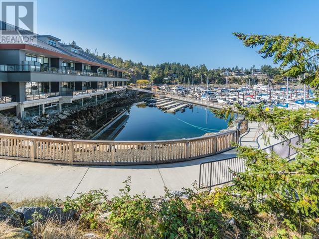 Fairwinds Landing, the Residences and Nanoose Bay Cafe.... | Image 19