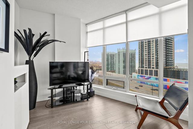 1210 - 15 Windermere Ave, Condo with 2 bedrooms, 2 bathrooms and 1 parking in Toronto ON | Image 6