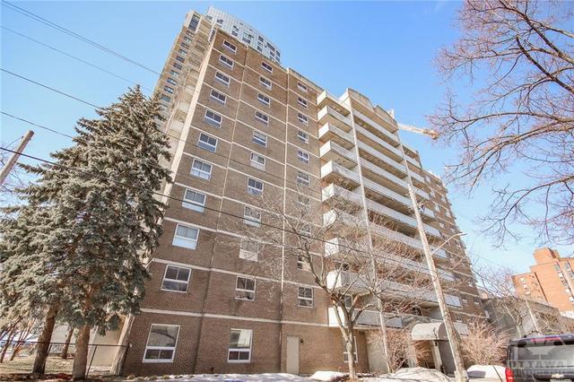 909 - 110 Forward Ave, Condo with 2 bedrooms, 1 bathrooms and 1 parking in Ottawa ON | Image 1