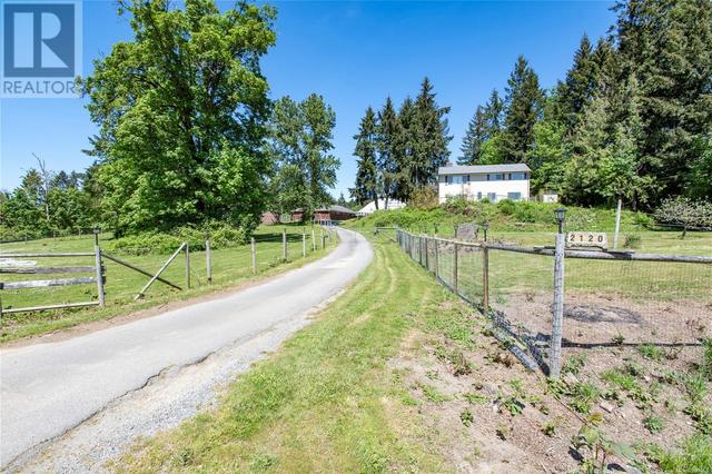 2120 Huddington Rd, House detached with 4 bedrooms, 2 bathrooms and 10 parking in Nanaimo A BC | Image 4