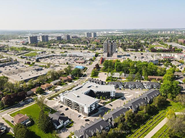 110 - 110 Fergus Ave, Condo with 2 bedrooms, 2 bathrooms and 1 parking in Kitchener ON | Image 16