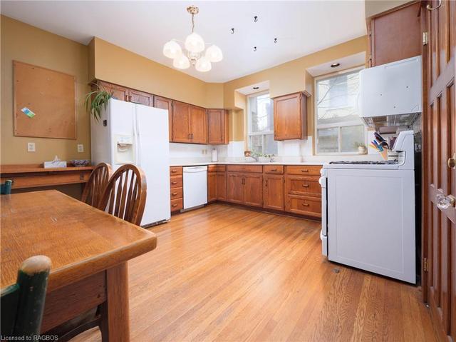 412 11th St E, House detached with 6 bedrooms, 2 bathrooms and 2 parking in Owen Sound ON | Image 5