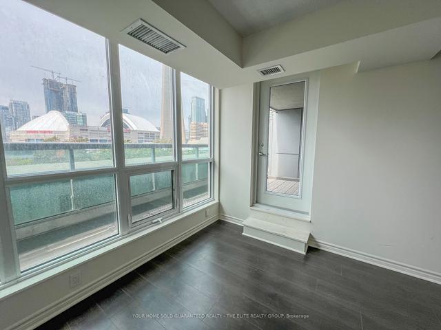 25 Lower Simcoe St, Condo with 2 bedrooms, 2 bathrooms and 0 parking in Toronto ON | Image 8
