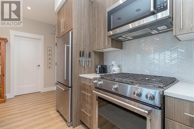 High-end stainless steel appliances | Image 12