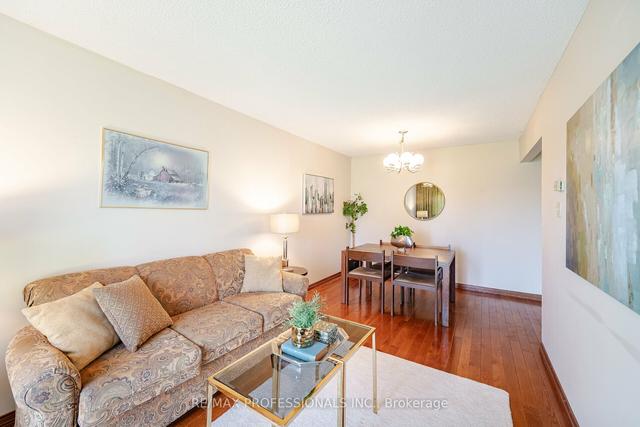 143 Dunbar Cres, House detached with 3 bedrooms, 2 bathrooms and 4 parking in Markham ON | Image 2
