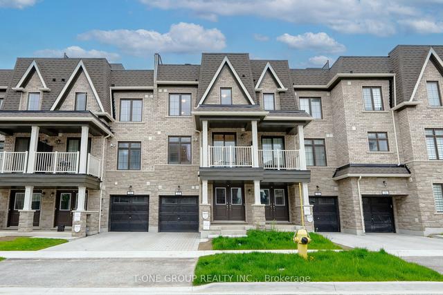 32 William Shearn Cres, House attached with 2 bedrooms, 3 bathrooms and 2 parking in Markham ON | Image 1