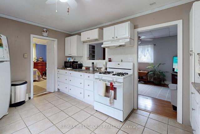 2 Dean Dr, House detached with 2 bedrooms, 3 bathrooms and 5 parking in Brighton ON | Image 2