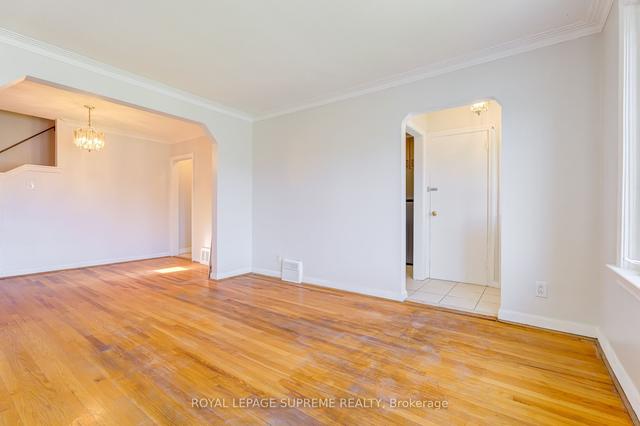 UPPER - 20 Parkchester Rd, House detached with 2 bedrooms, 2 bathrooms and 1 parking in Toronto ON | Image 17