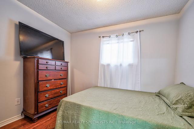 60 Enmount Dr, Townhouse with 3 bedrooms, 2 bathrooms and 2 parking in Brampton ON | Image 11