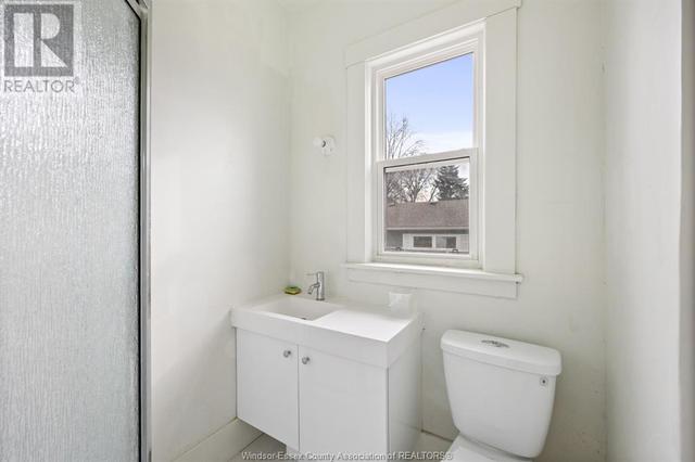 850 Ellrose, House detached with 5 bedrooms, 1 bathrooms and null parking in Windsor ON | Image 17