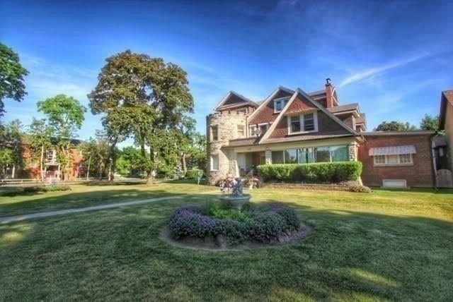 180 Queens Dr, House detached with 7 bedrooms, 7 bathrooms and 17 parking in Toronto ON | Image 18