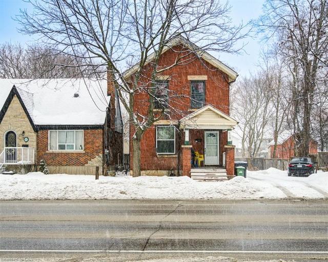 519 Woolwich Street, House detached with 5 bedrooms, 2 bathrooms and 4 parking in Guelph ON | Image 1