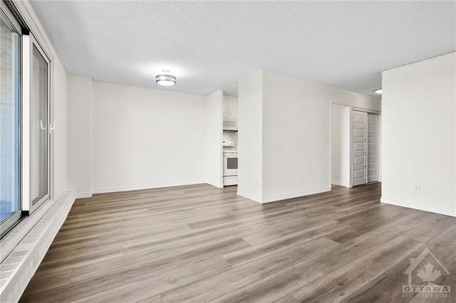 1103 - 1785 Frobisher Lane, Condo with 2 bedrooms, 1 bathrooms and 1 parking in Ottawa ON | Image 3