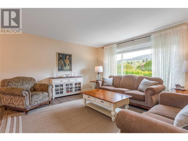 168 Bornais St E, House detached with 4 bedrooms, 3 bathrooms and 2 parking in Kelowna BC | Image 3
