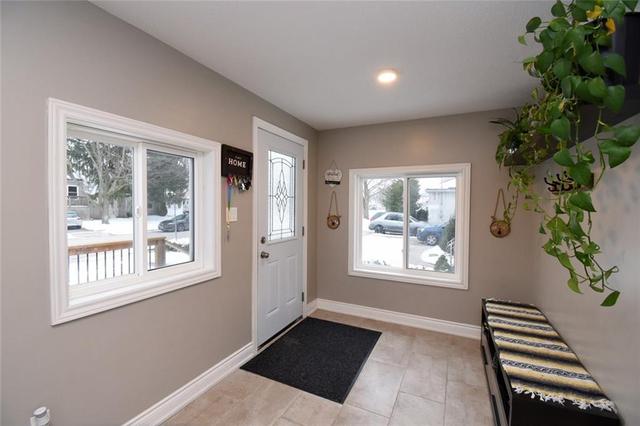 6 Vimy St, House detached with 4 bedrooms, 1 bathrooms and 4 parking in Cambridge ON | Image 6