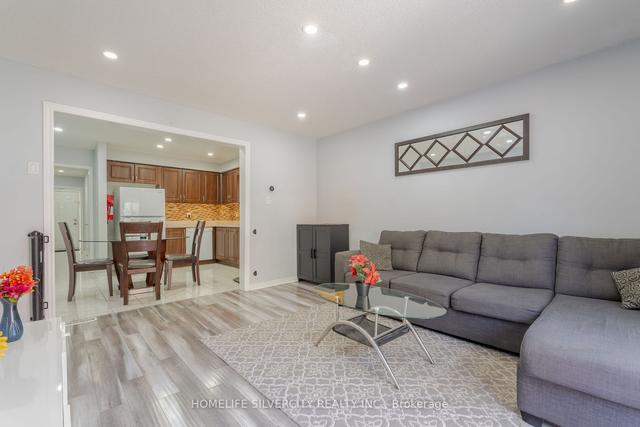 77 Ural Cir, House attached with 3 bedrooms, 3 bathrooms and 2 parking in Brampton ON | Image 2