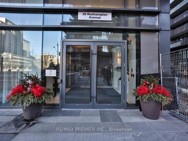 2909 - 39 Roehampton Ave, Condo with 3 bedrooms, 2 bathrooms and 1 parking in Toronto ON | Image 12