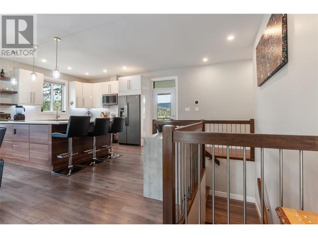 8764 Palmer Pl, House detached with 3 bedrooms, 3 bathrooms and 2 parking in Summerland BC | Image 3
