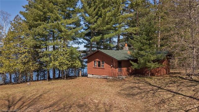 25 Pine Lane, House detached with 2 bedrooms, 1 bathrooms and 8 parking in South Frontenac ON | Image 24