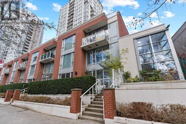 37 Keefer Place, House attached with 1 bedrooms, 1 bathrooms and 1 parking in Vancouver BC | Image 3