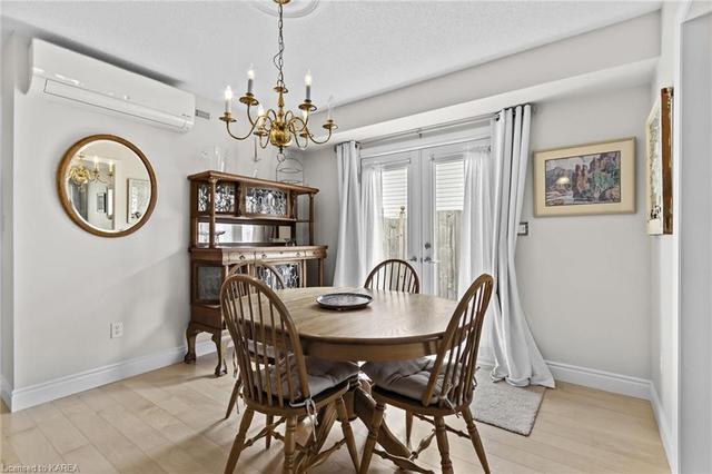 1052 Springfield Dr, House semidetached with 2 bedrooms, 1 bathrooms and 3 parking in Kingston ON | Image 3