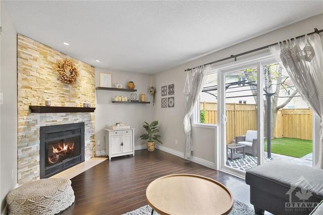 21 Woodpark Way, Townhouse with 3 bedrooms, 2 bathrooms and 3 parking in Ottawa ON | Image 12