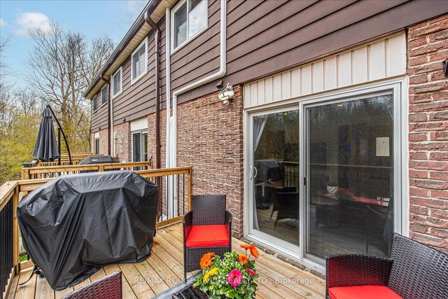 28 - 350 Camelot Ct, Townhouse with 3 bedrooms, 2 bathrooms and 2 parking in Oshawa ON | Image 5