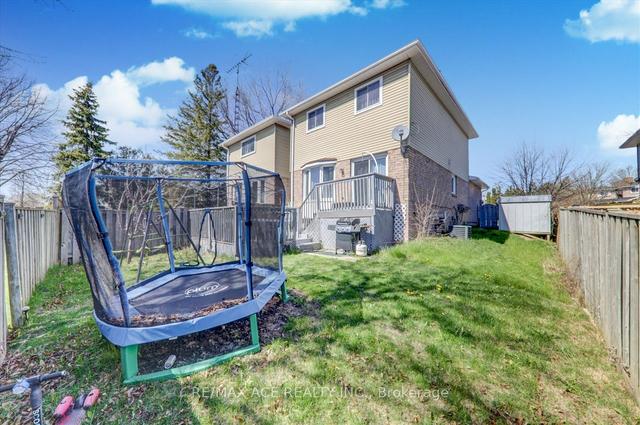 1229 Delmark Crt, House attached with 3 bedrooms, 2 bathrooms and 3 parking in Oshawa ON | Image 28