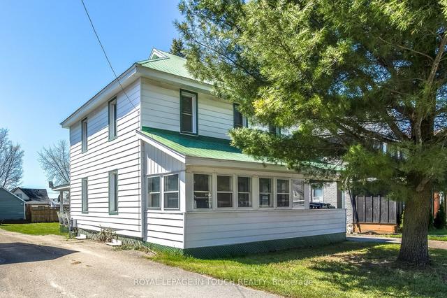 30 Maria St, House detached with 4 bedrooms, 2 bathrooms and 3 parking in Penetanguishene ON | Image 12