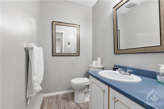 3095 Armada Ave, Townhouse with 3 bedrooms, 2 bathrooms and 2 parking in Ottawa ON | Image 5